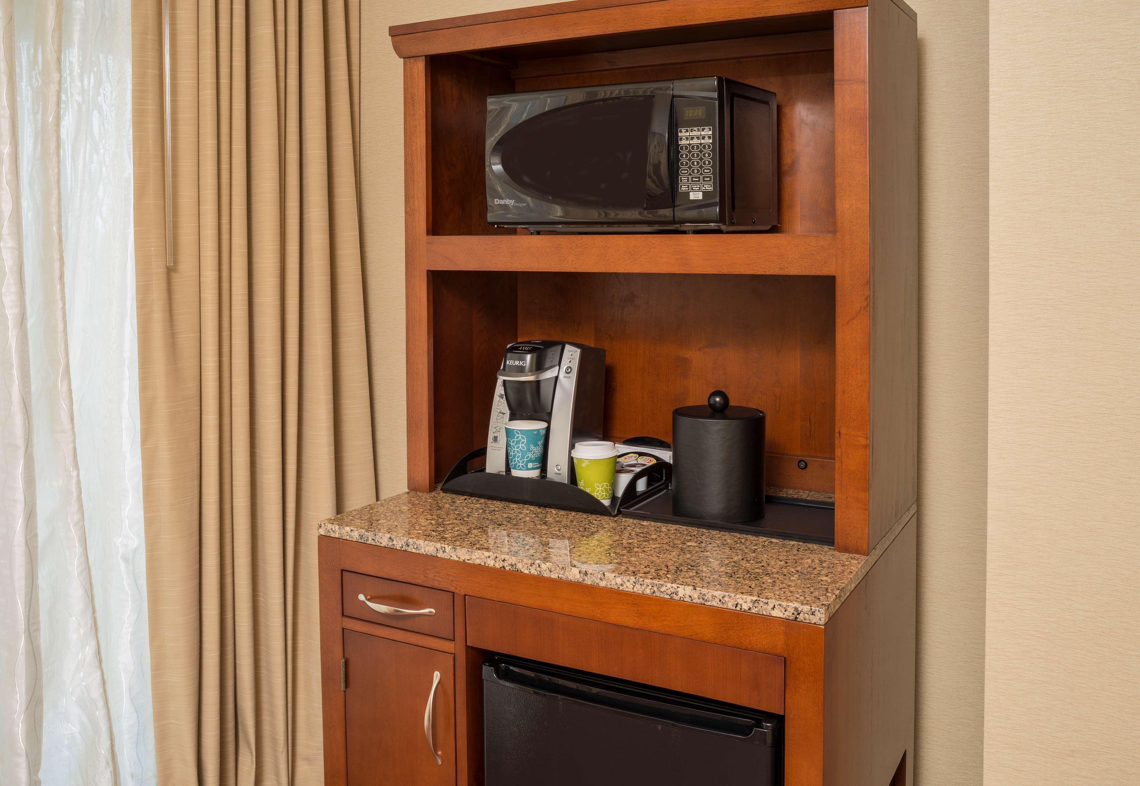 Hilton Garden Inn Alexandria Old Town National Harbor Exterior photo