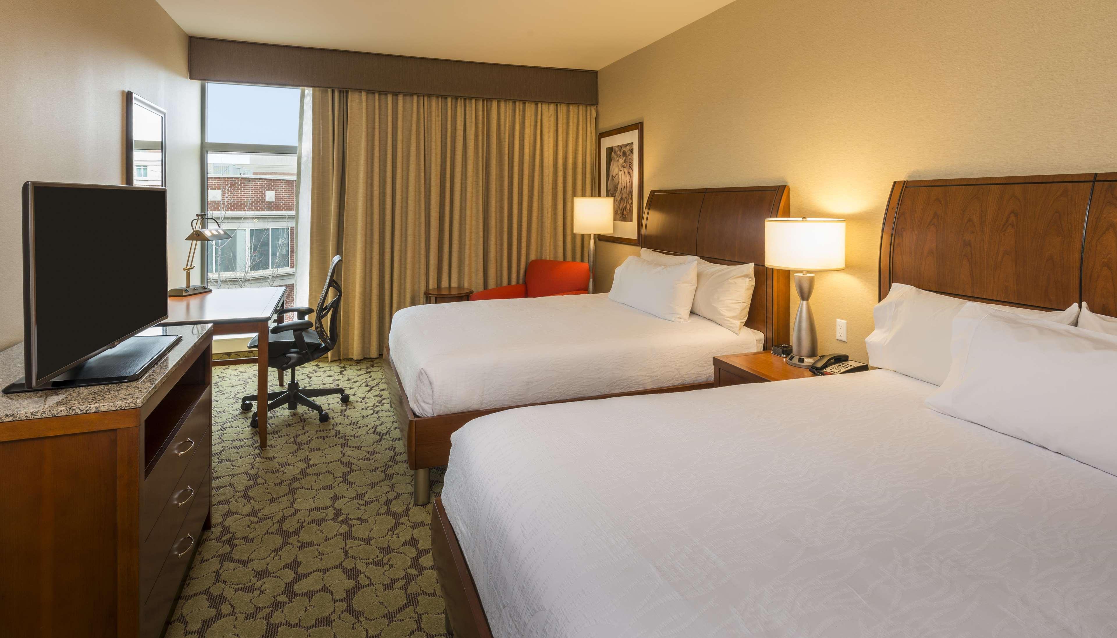 Hilton Garden Inn Alexandria Old Town National Harbor Exterior photo