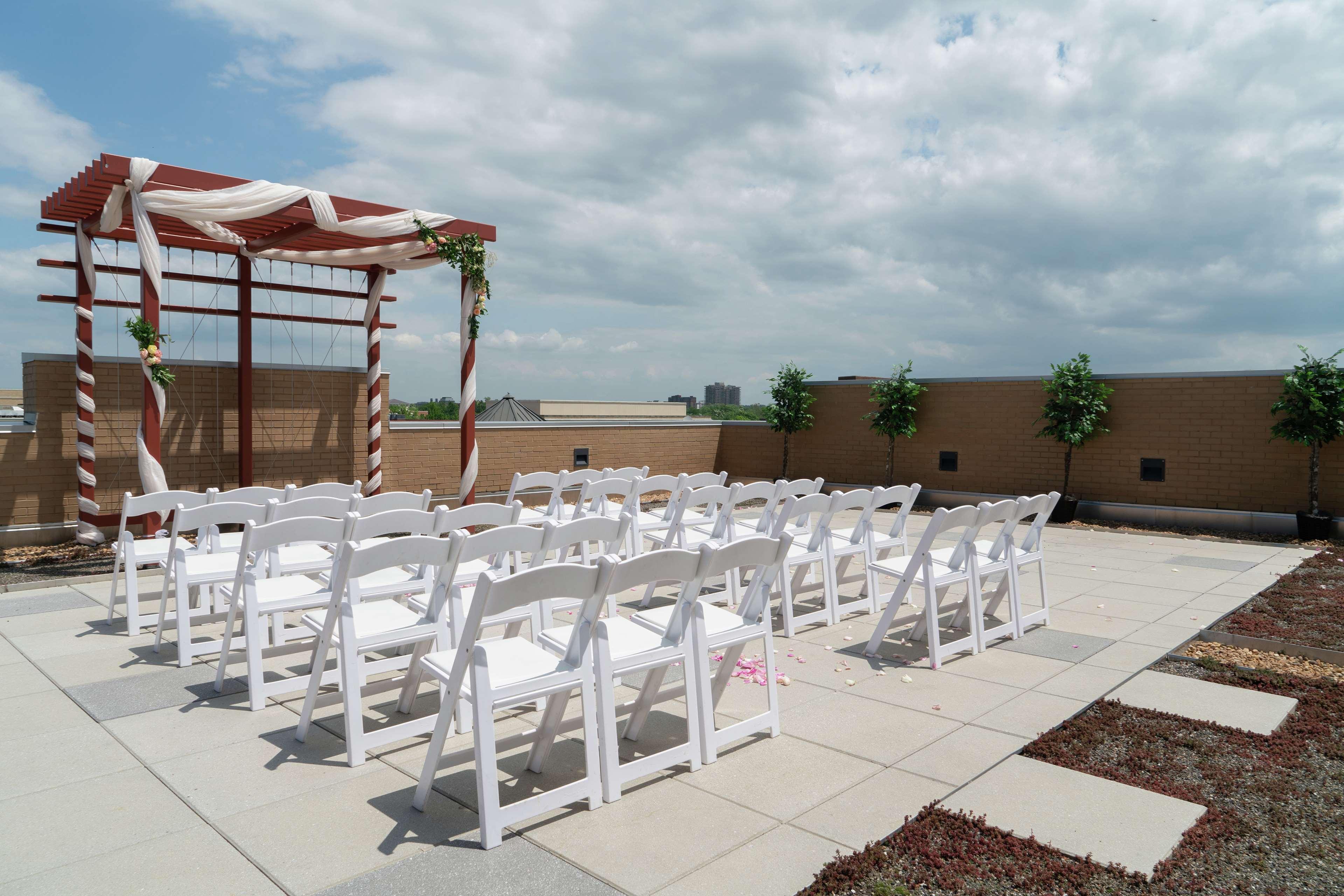 Hilton Garden Inn Alexandria Old Town National Harbor Exterior photo