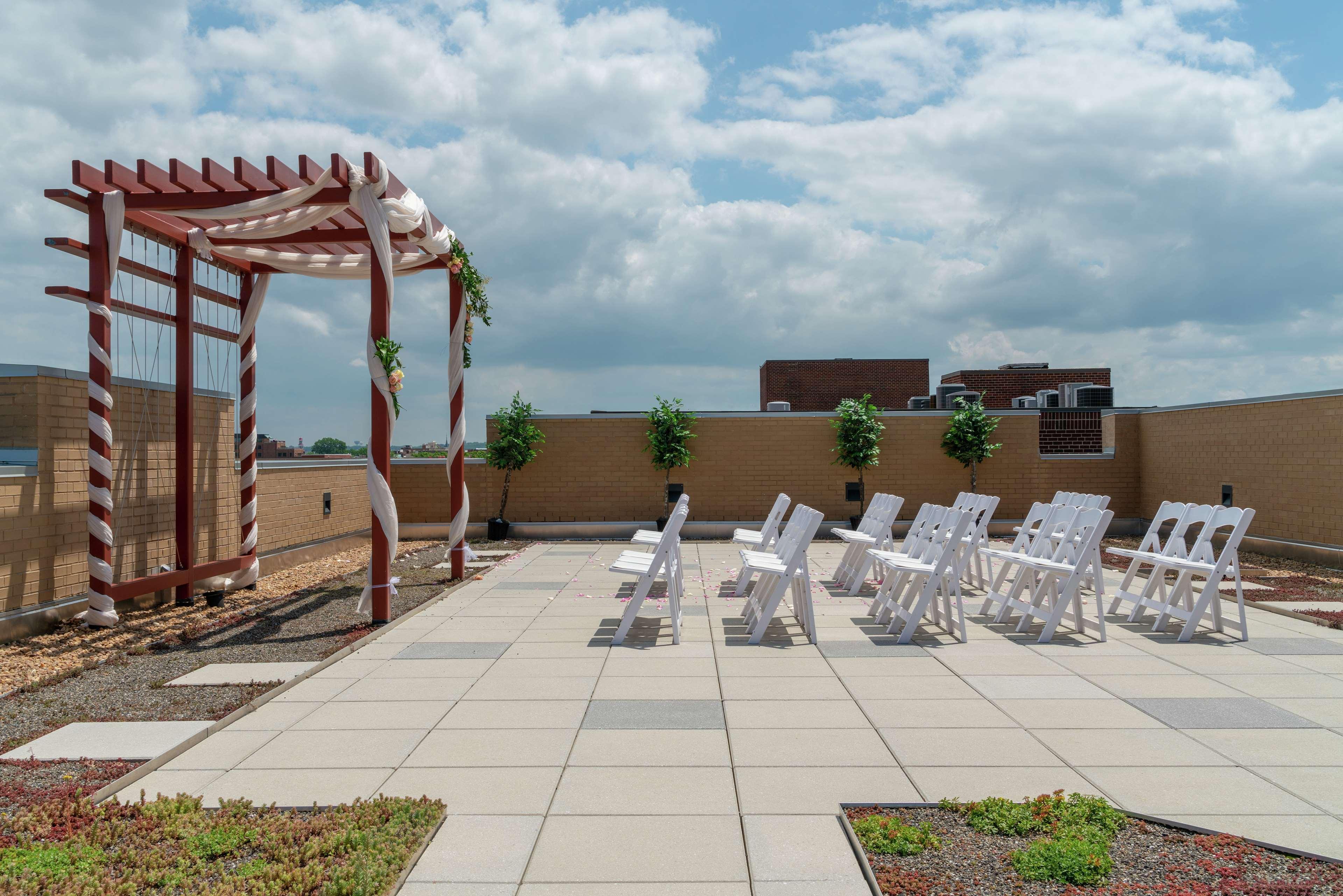Hilton Garden Inn Alexandria Old Town National Harbor Exterior photo