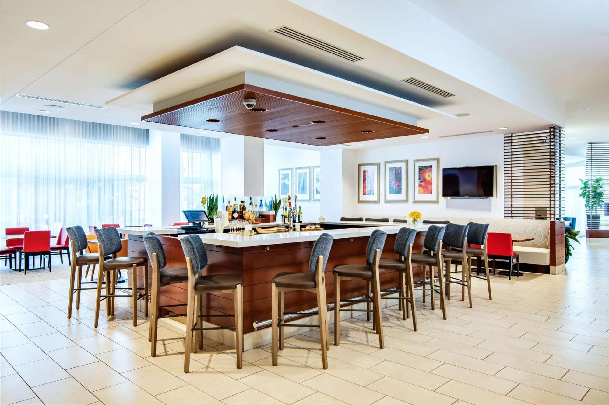 Hilton Garden Inn Alexandria Old Town National Harbor Exterior photo