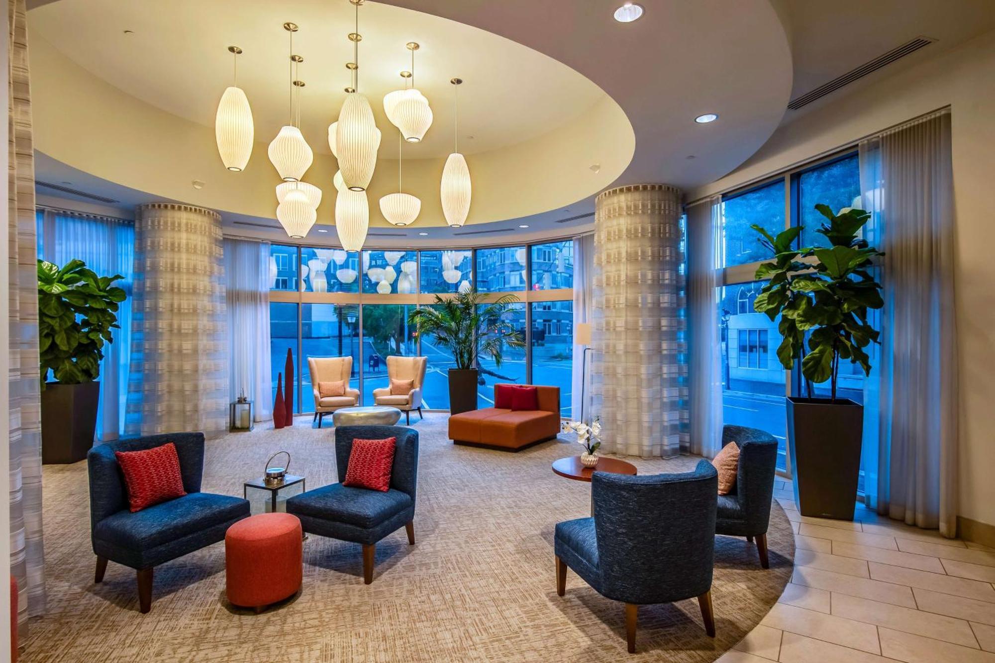 Hilton Garden Inn Alexandria Old Town National Harbor Exterior photo