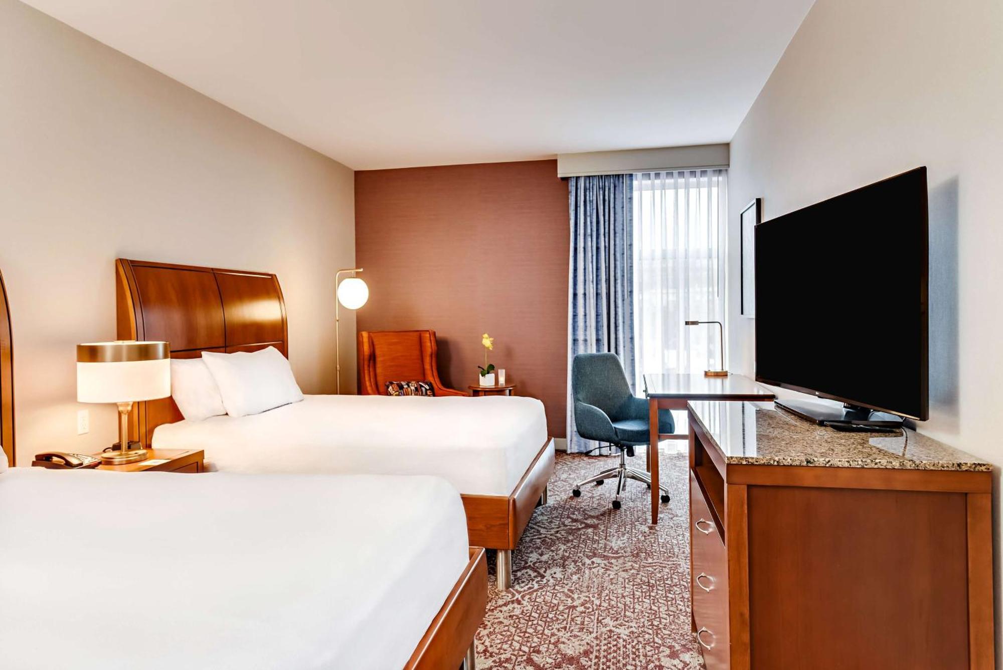 Hilton Garden Inn Alexandria Old Town National Harbor Exterior photo